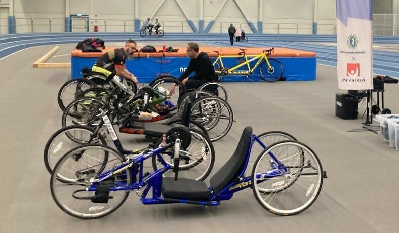 Bild inifrån idrottshallen i Trönninge Idrottscentrum